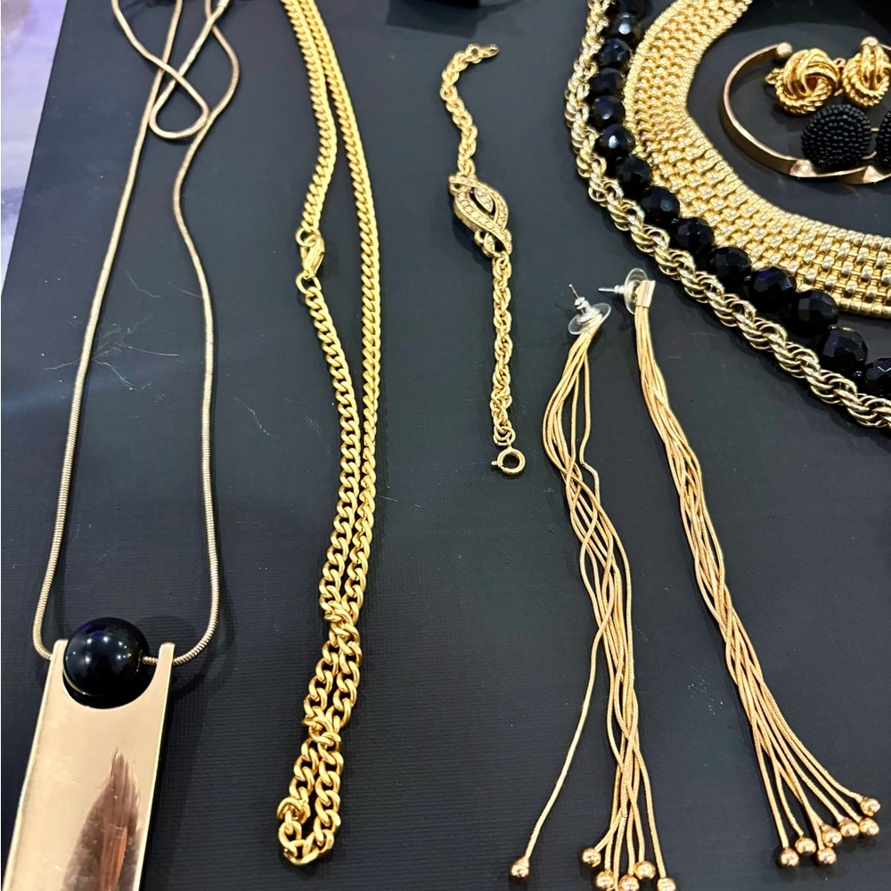 Vintage Jewelry Lot Black & Gold Statement Necklace Earrings Bracelets Chains - Picture 9 of 9